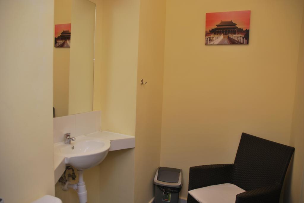 Hostel Kamienica Rynek 7 Katowice Room photo