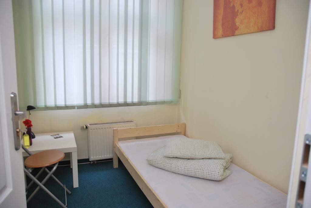 Hostel Kamienica Rynek 7 Katowice Room photo